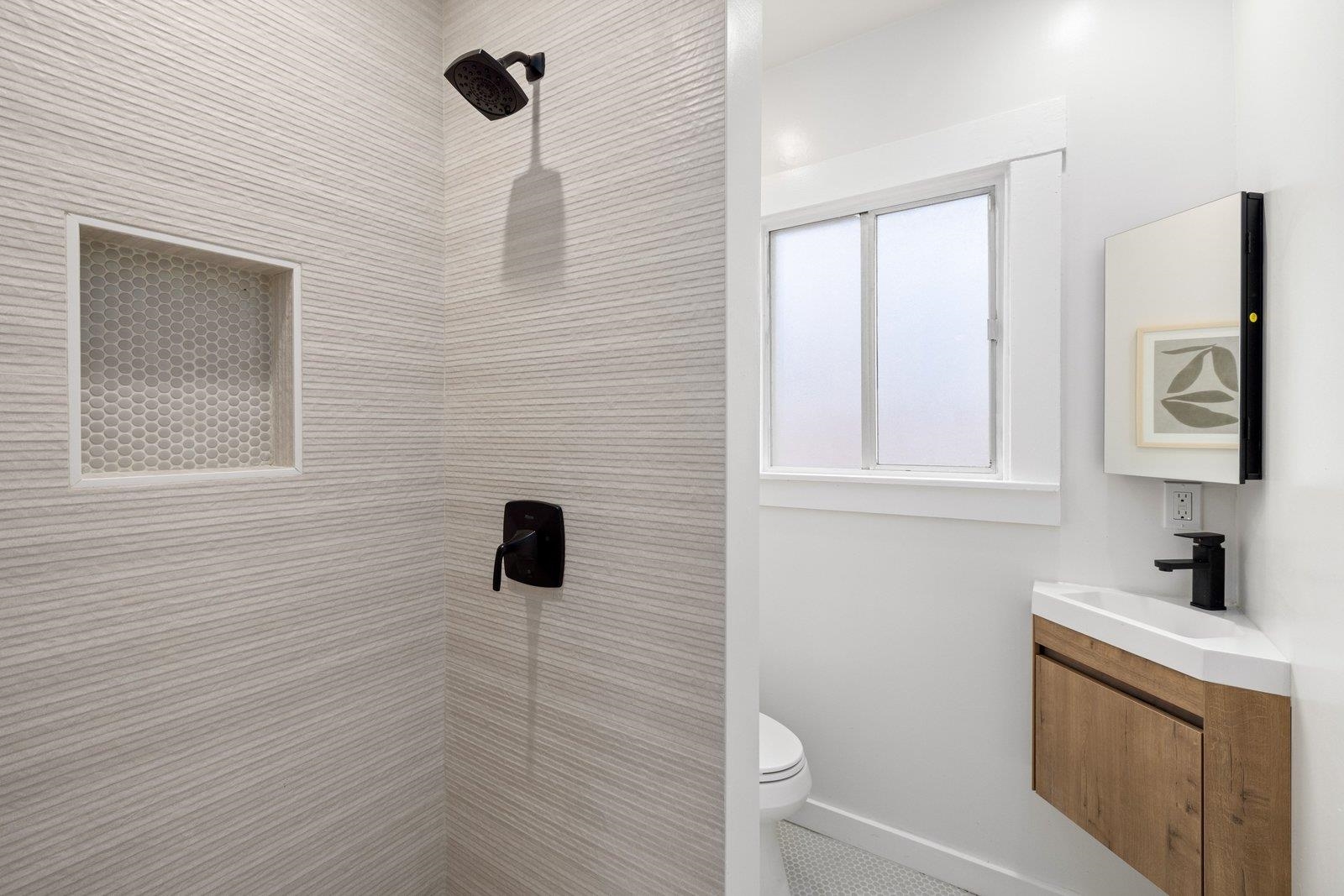 Detail Gallery Image 17 of 33 For 2254 62nd Ave, Oakland,  CA 94605 - 2 Beds | 1 Baths