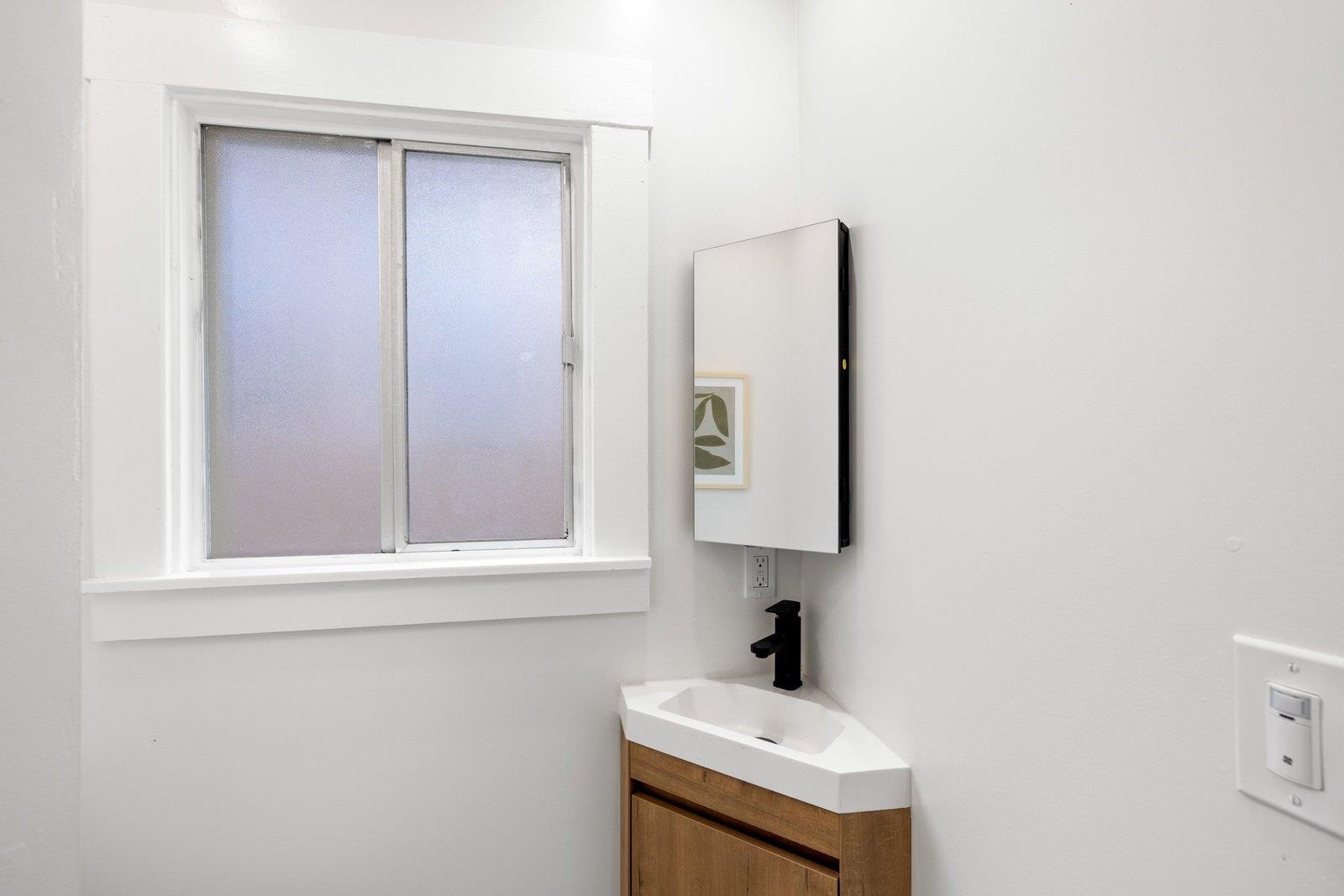 Detail Gallery Image 18 of 33 For 2254 62nd Ave, Oakland,  CA 94605 - 2 Beds | 1 Baths