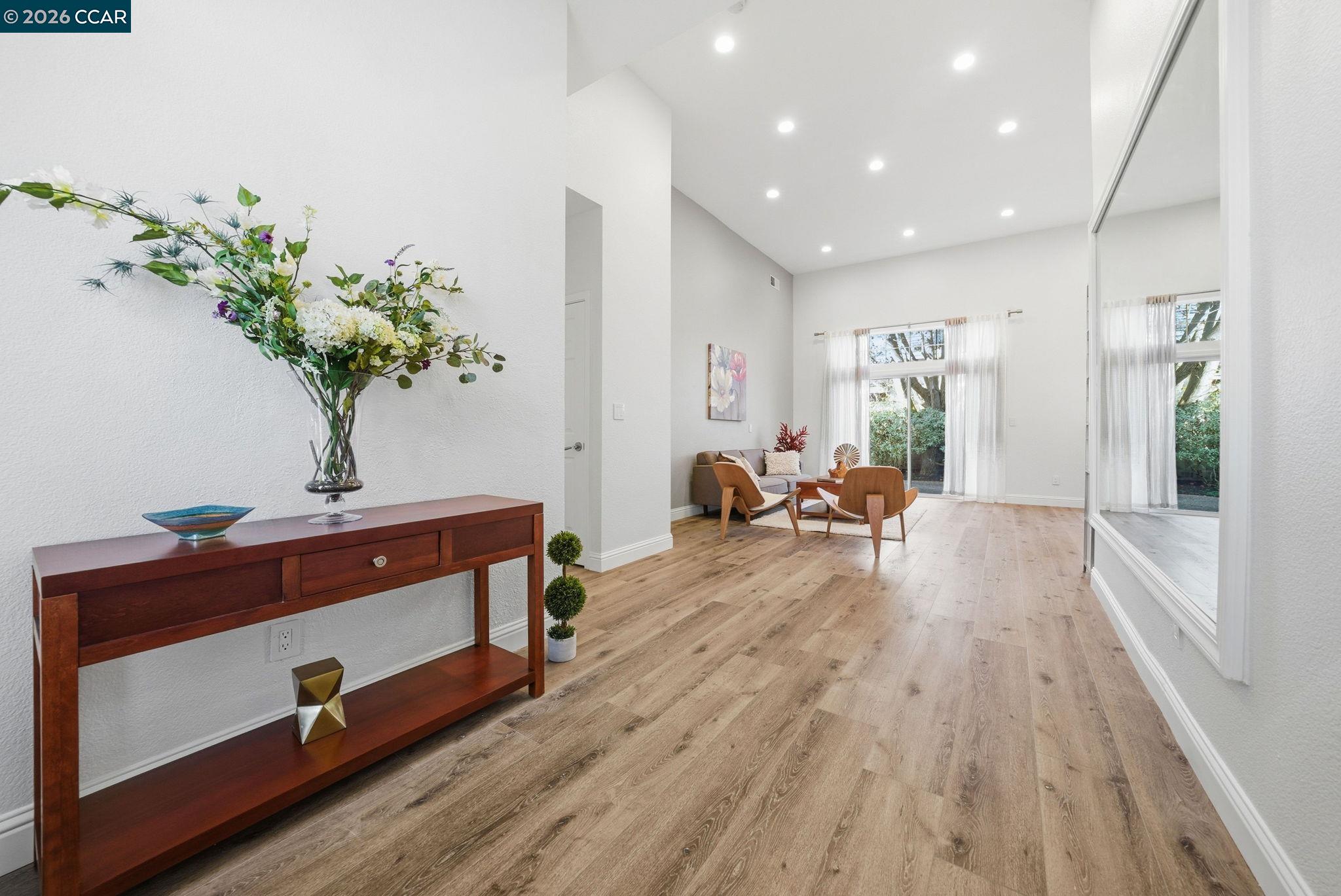 Detail Gallery Image 4 of 41 For 300 Bonaire Ct, Danville,  CA 94506-1414 - 3 Beds | 2 Baths