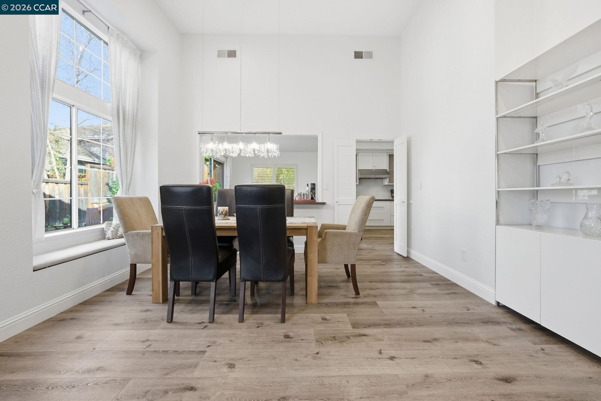 Detail Gallery Image 9 of 41 For 300 Bonaire Ct, Danville,  CA 94506-1414 - 3 Beds | 2 Baths