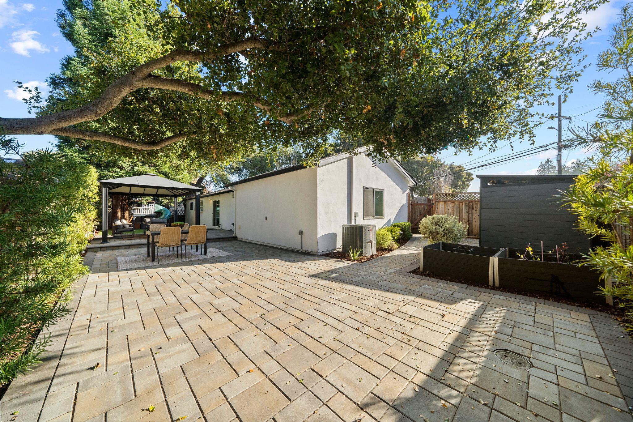 Detail Gallery Image 32 of 46 For 108 Durham St, Menlo Park,  CA 94025 - 3 Beds | 2 Baths