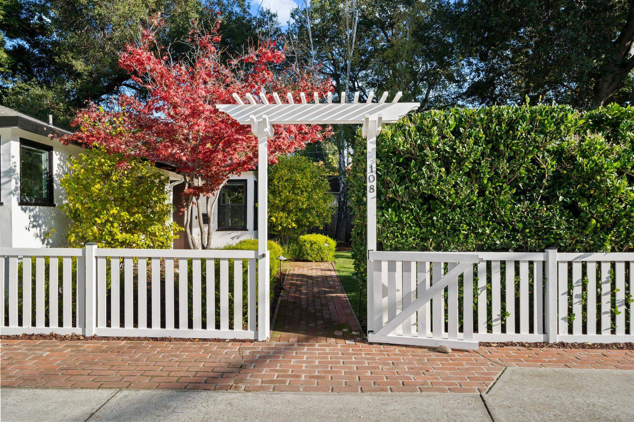 Detail Gallery Image 35 of 46 For 108 Durham St, Menlo Park,  CA 94025 - 3 Beds | 2 Baths