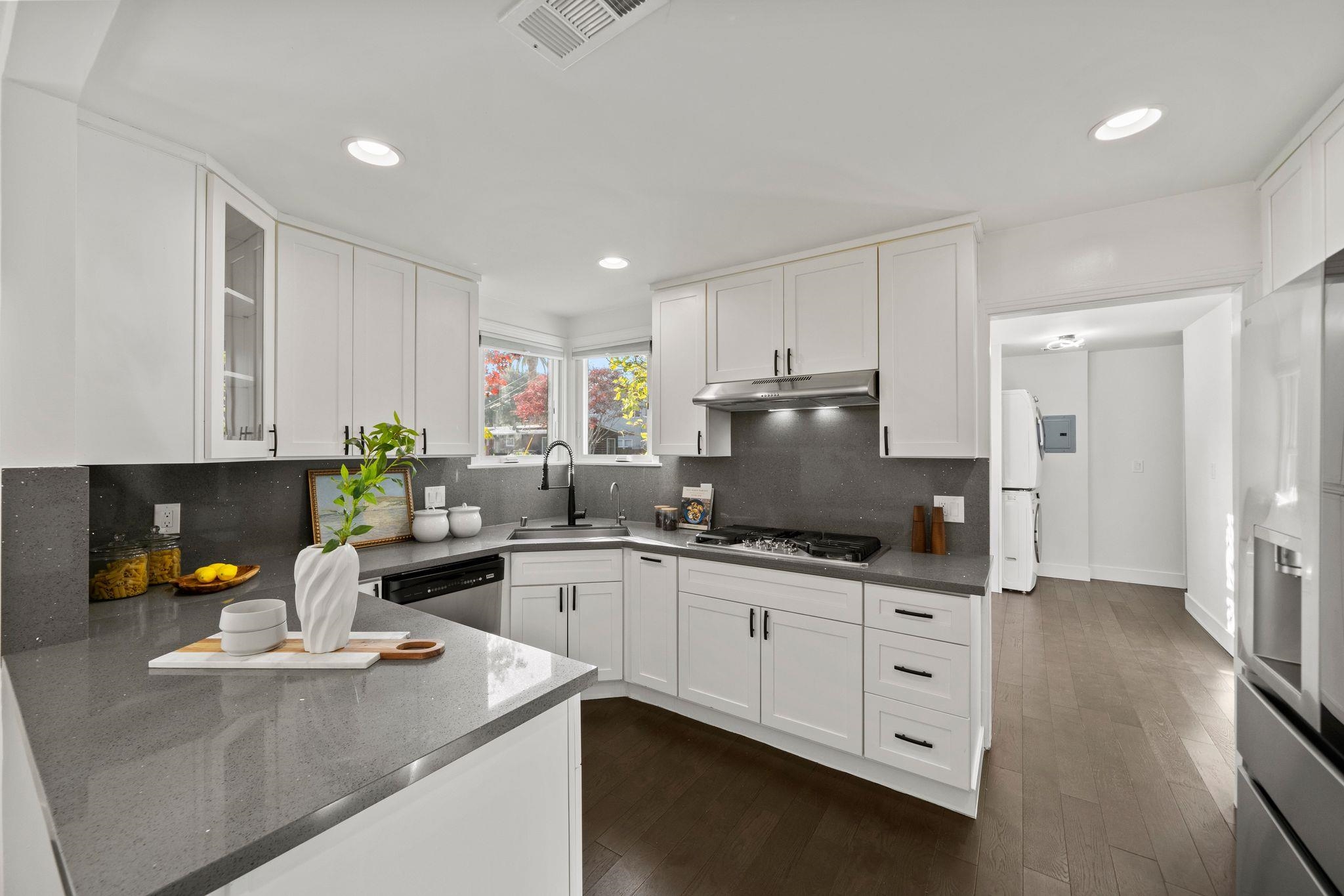 Detail Gallery Image 9 of 46 For 108 Durham St, Menlo Park,  CA 94025 - 3 Beds | 2 Baths