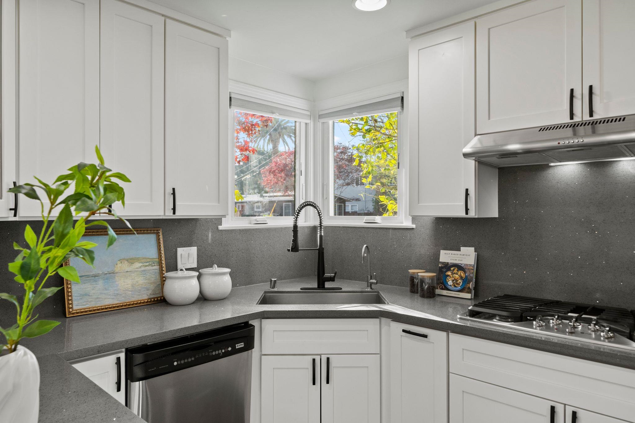 Detail Gallery Image 10 of 46 For 108 Durham St, Menlo Park,  CA 94025 - 3 Beds | 2 Baths