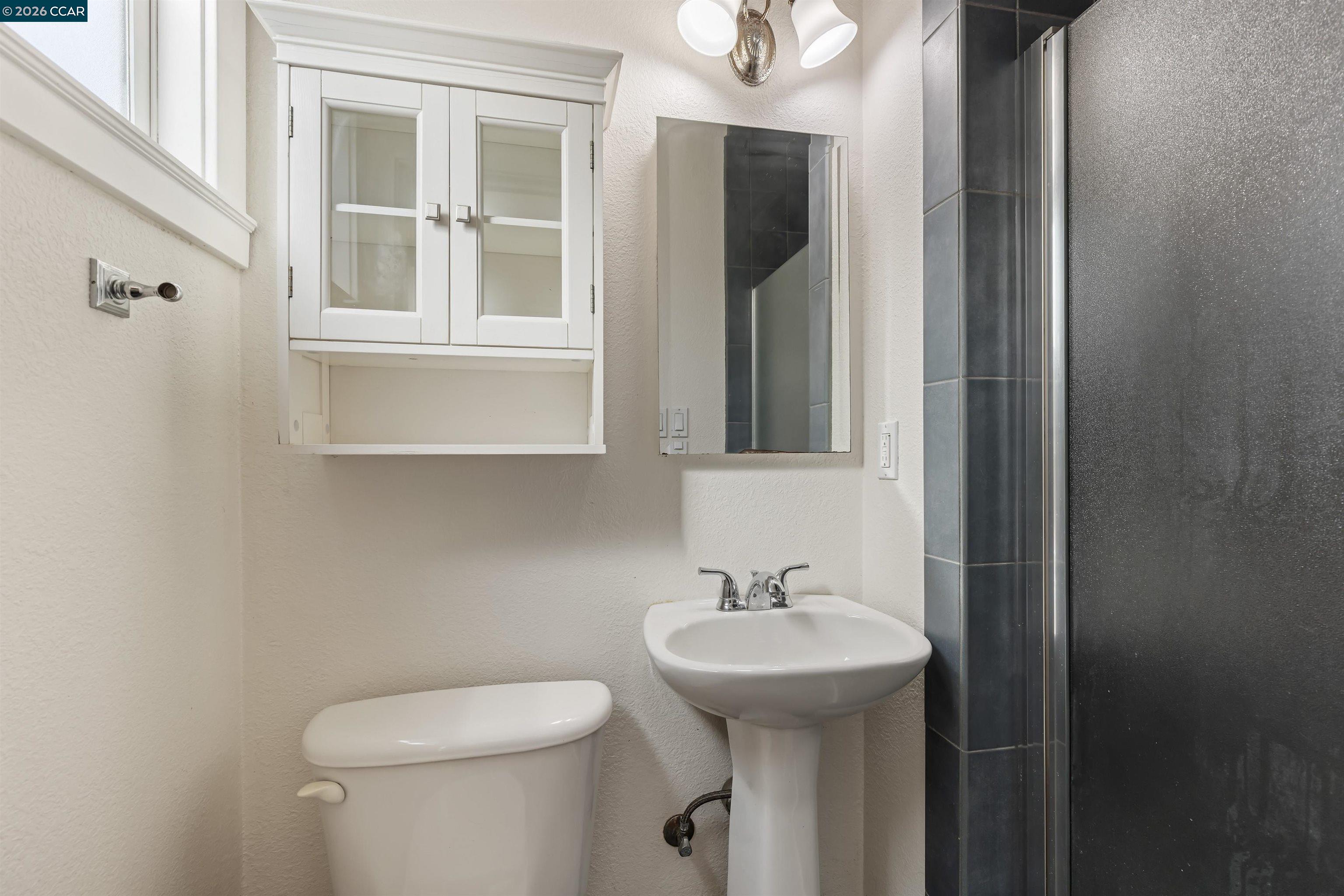 Detail Gallery Image 19 of 24 For 16175 via Walter, San Lorenzo,  CA 94580 - 3 Beds | 2 Baths