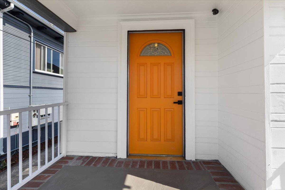 Detail Gallery Image 2 of 31 For 1237 Ashby Ave, Berkeley,  CA 94702 - 2 Beds | 2 Baths
