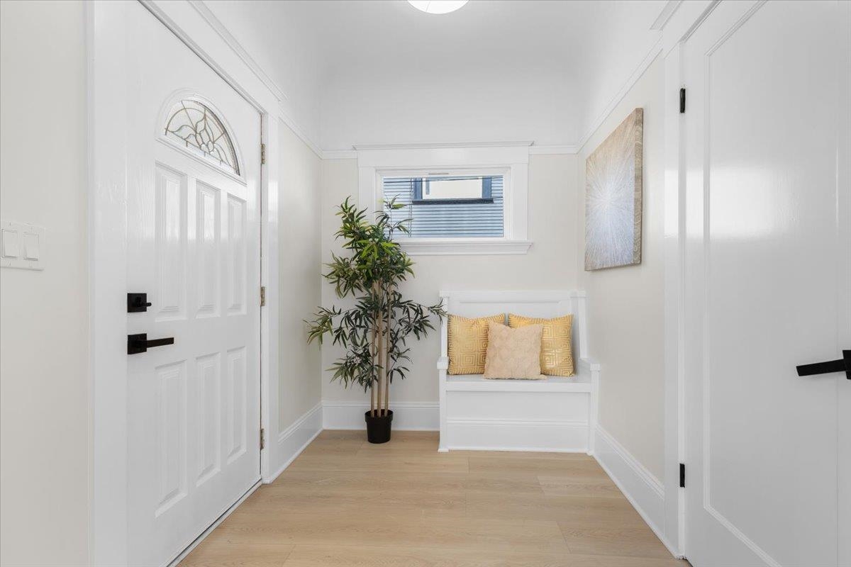 Detail Gallery Image 3 of 31 For 1237 Ashby Ave, Berkeley,  CA 94702 - 2 Beds | 2 Baths