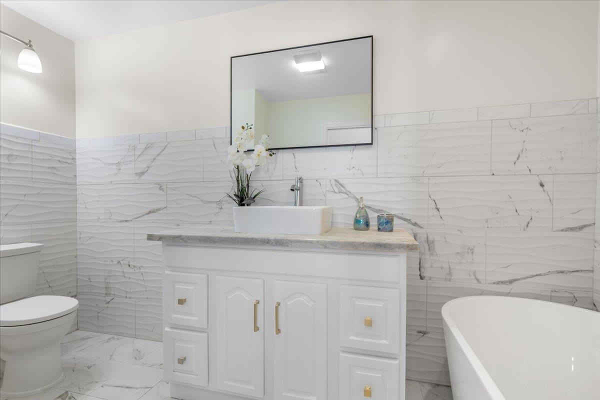 Detail Gallery Image 21 of 31 For 1237 Ashby Ave, Berkeley,  CA 94702 - 2 Beds | 2 Baths