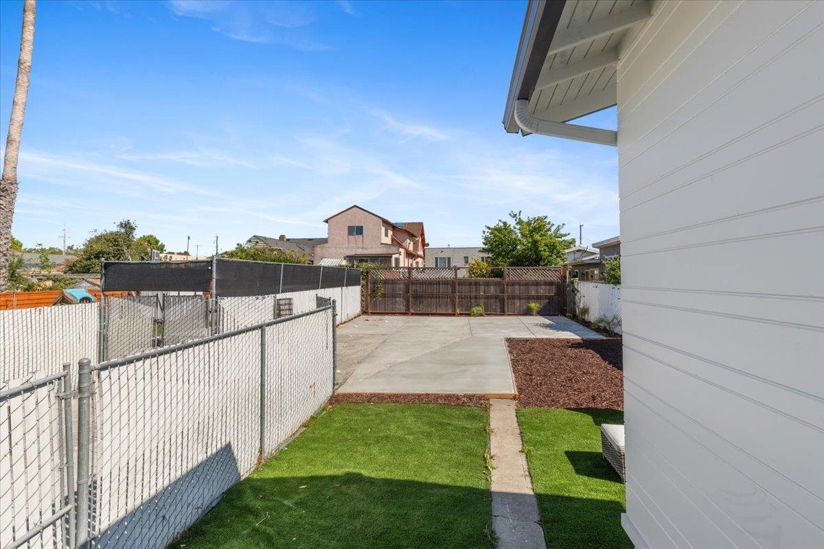 Detail Gallery Image 23 of 31 For 1237 Ashby Ave, Berkeley,  CA 94702 - 2 Beds | 2 Baths