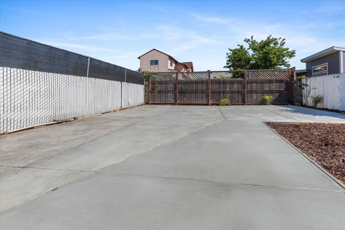 Detail Gallery Image 26 of 31 For 1237 Ashby Ave, Berkeley,  CA 94702 - 2 Beds | 2 Baths