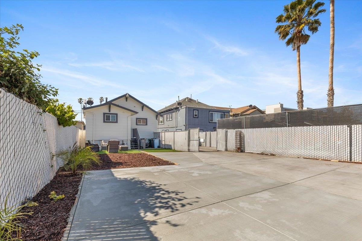 Detail Gallery Image 27 of 31 For 1237 Ashby Ave, Berkeley,  CA 94702 - 2 Beds | 2 Baths