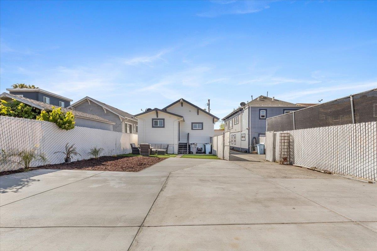 Detail Gallery Image 28 of 31 For 1237 Ashby Ave, Berkeley,  CA 94702 - 2 Beds | 2 Baths