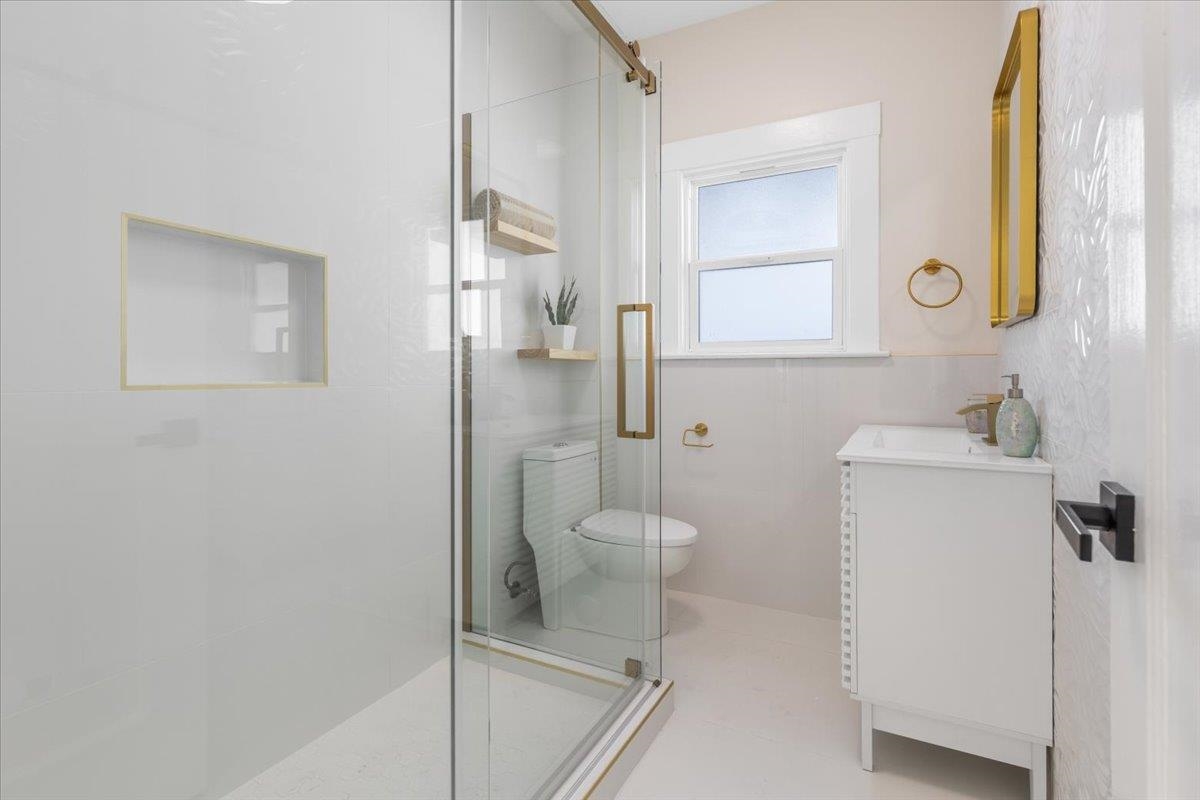 Detail Gallery Image 5 of 31 For 1237 Ashby Ave, Berkeley,  CA 94702 - 2 Beds | 2 Baths