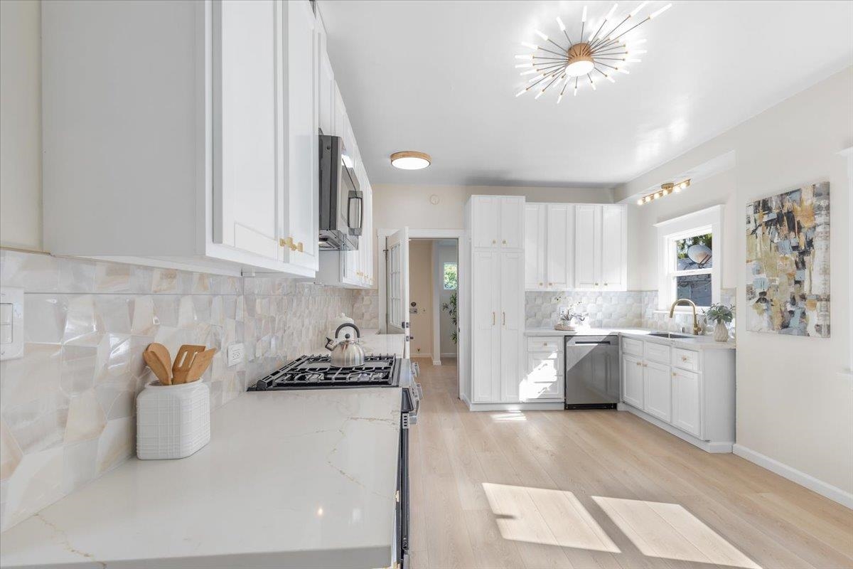 Detail Gallery Image 6 of 31 For 1237 Ashby Ave, Berkeley,  CA 94702 - 2 Beds | 2 Baths