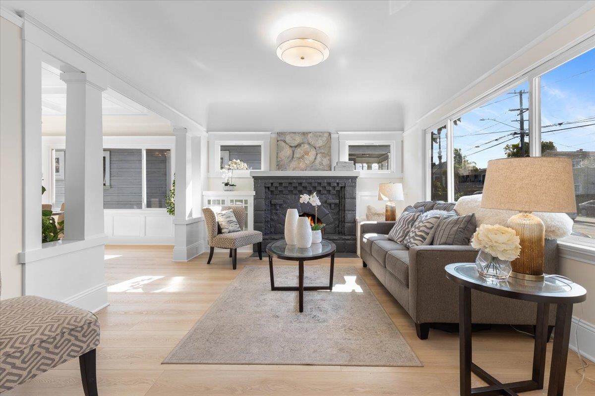 Detail Gallery Image 8 of 31 For 1237 Ashby Ave, Berkeley,  CA 94702 - 2 Beds | 2 Baths