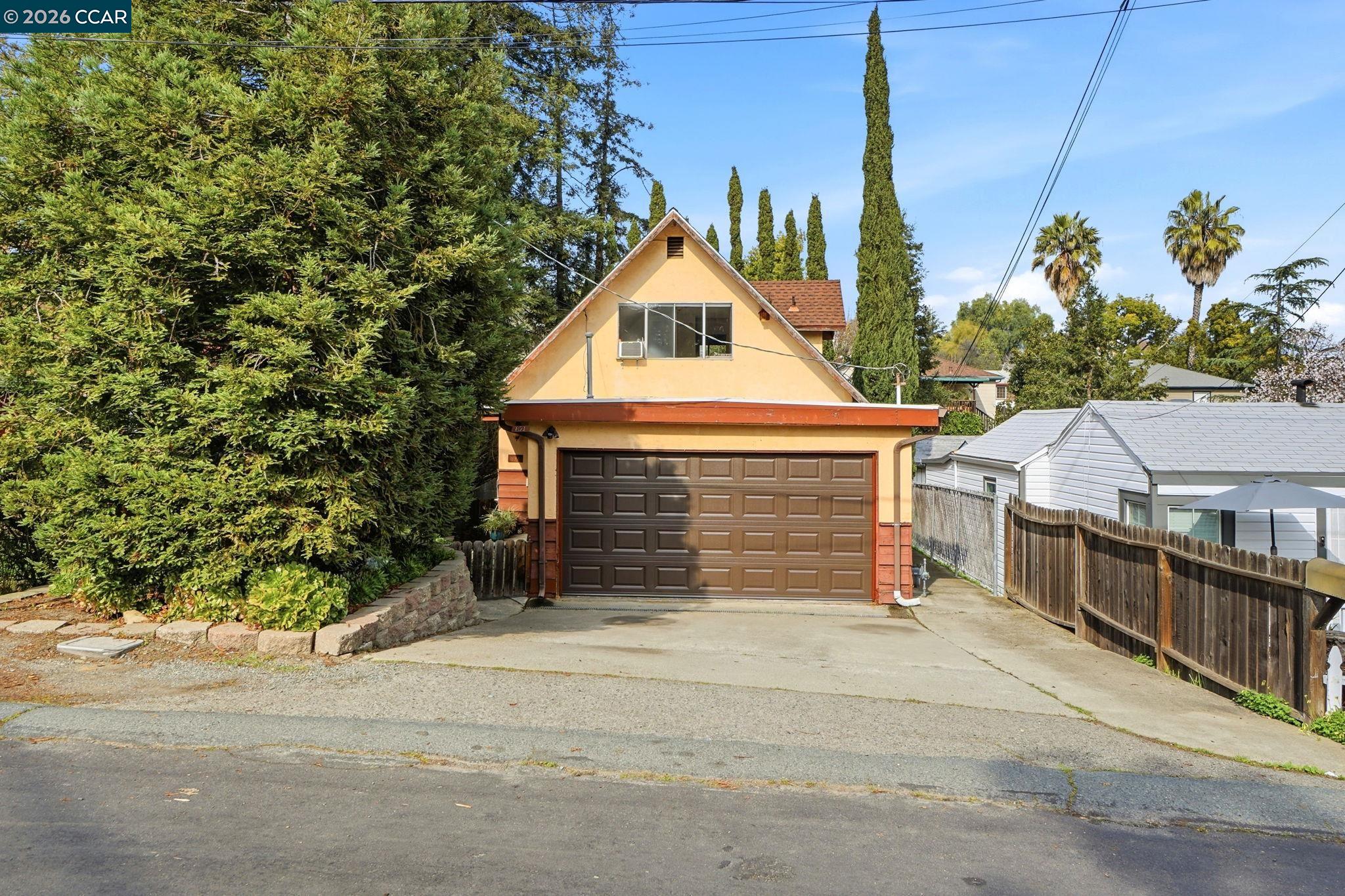 Detail Gallery Image 2 of 35 For 871 Merle Ave, Martinez,  CA 94553 - 3 Beds | 2 Baths