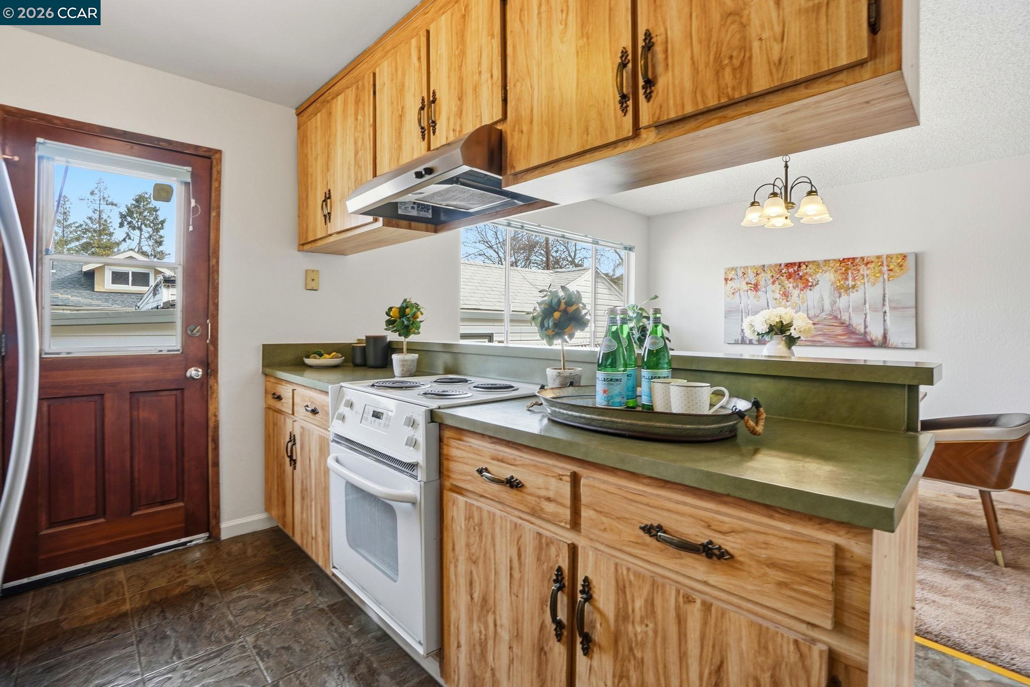 Detail Gallery Image 11 of 35 For 871 Merle Ave, Martinez,  CA 94553 - 3 Beds | 2 Baths