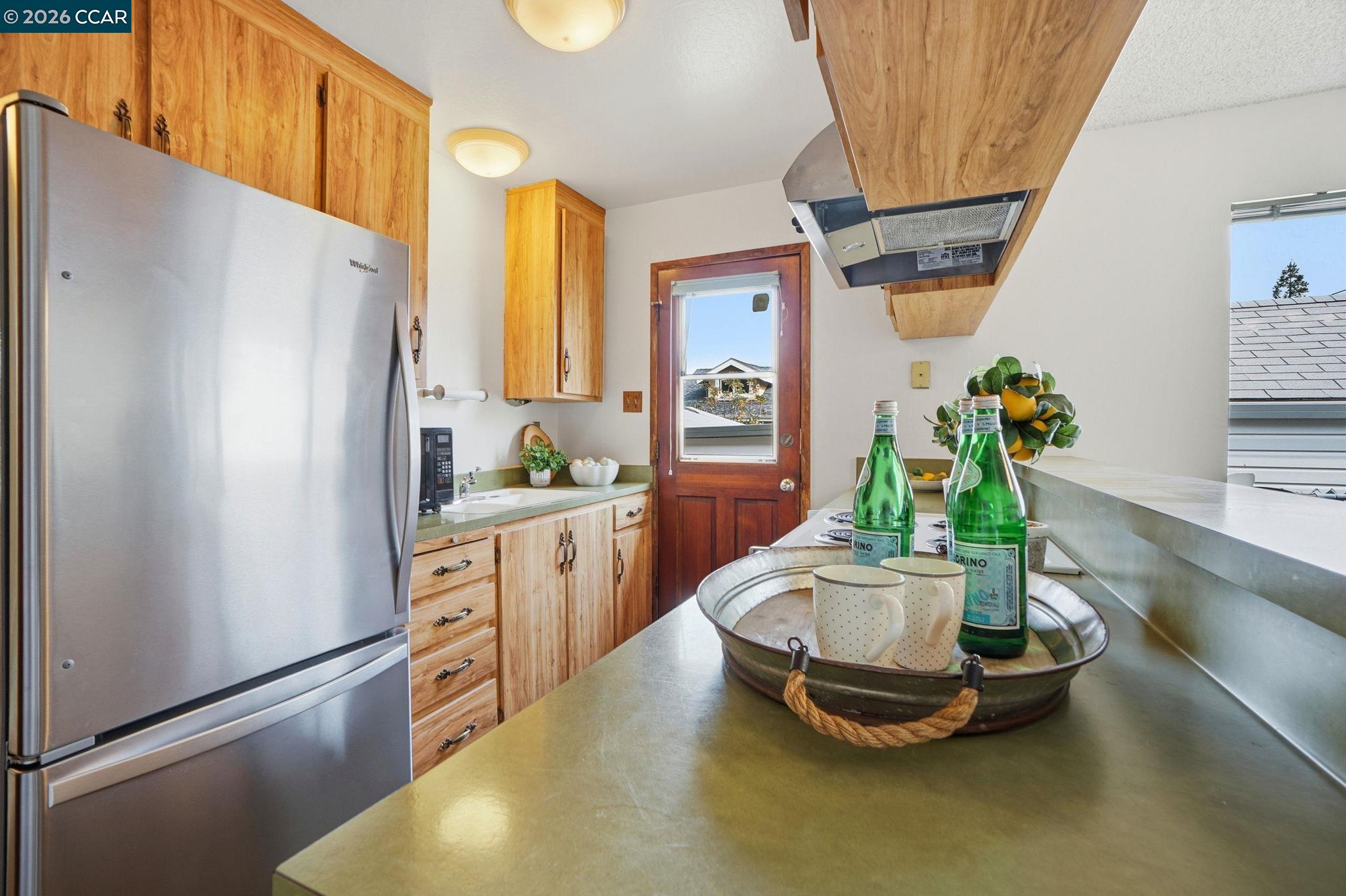 Detail Gallery Image 12 of 35 For 871 Merle Ave, Martinez,  CA 94553 - 3 Beds | 2 Baths