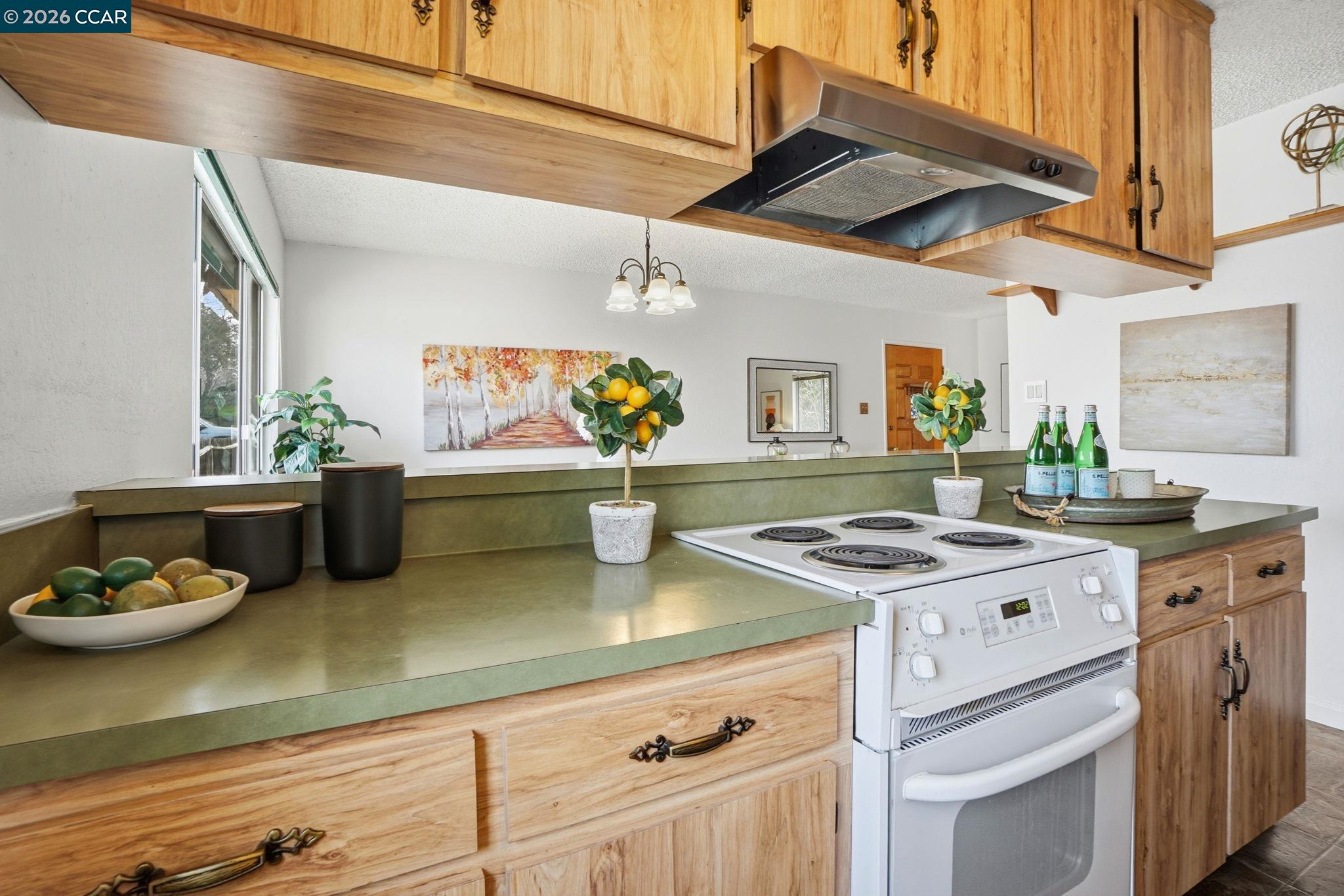 Detail Gallery Image 13 of 35 For 871 Merle Ave, Martinez,  CA 94553 - 3 Beds | 2 Baths