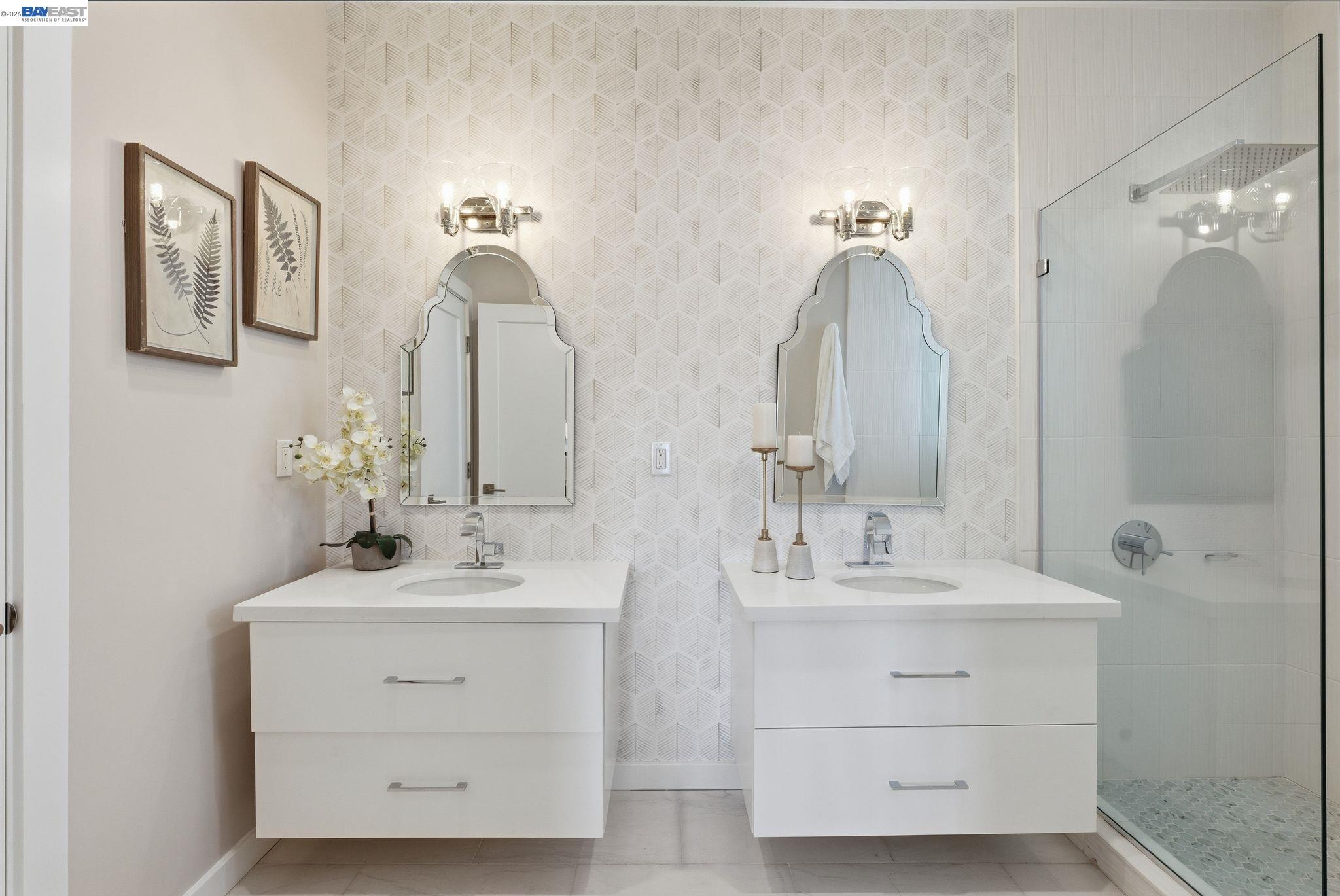 Detail Gallery Image 12 of 52 For 335 Hanover Ave, Oakland,  CA 94606 - 7 Beds | 6 Baths