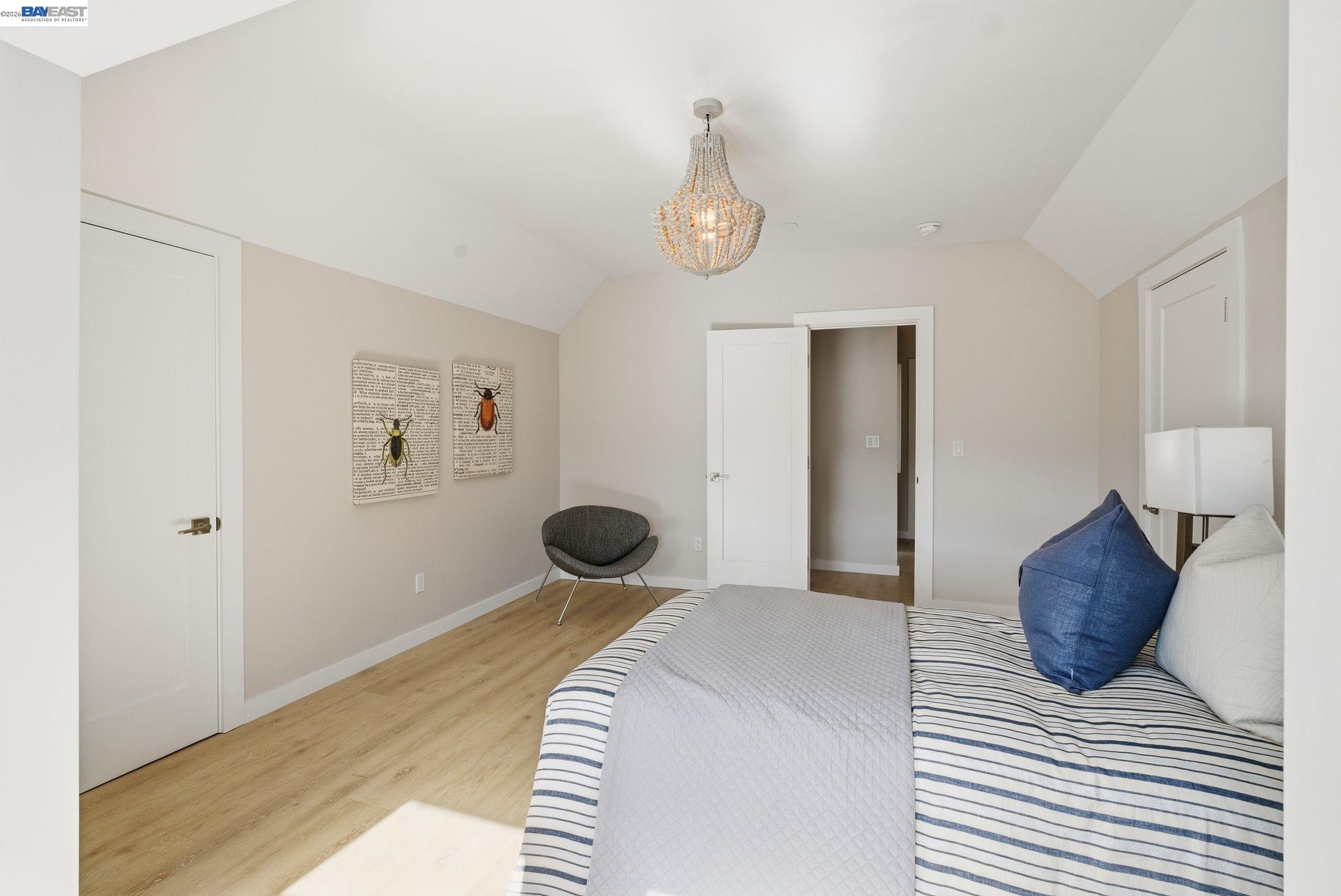 Detail Gallery Image 13 of 52 For 335 Hanover Ave, Oakland,  CA 94606 - 7 Beds | 6 Baths