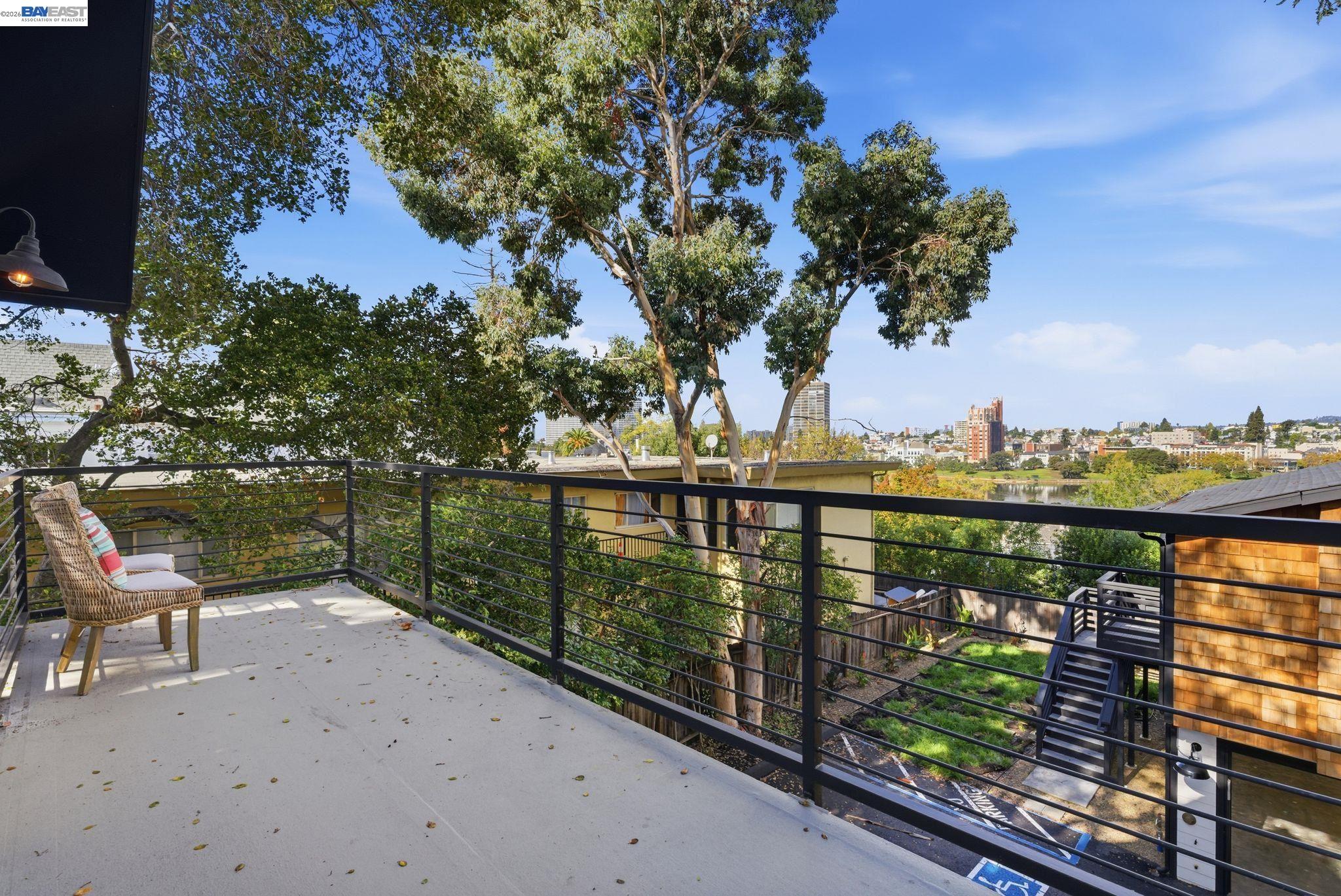 Detail Gallery Image 18 of 52 For 335 Hanover Ave, Oakland,  CA 94606 - 7 Beds | 6 Baths