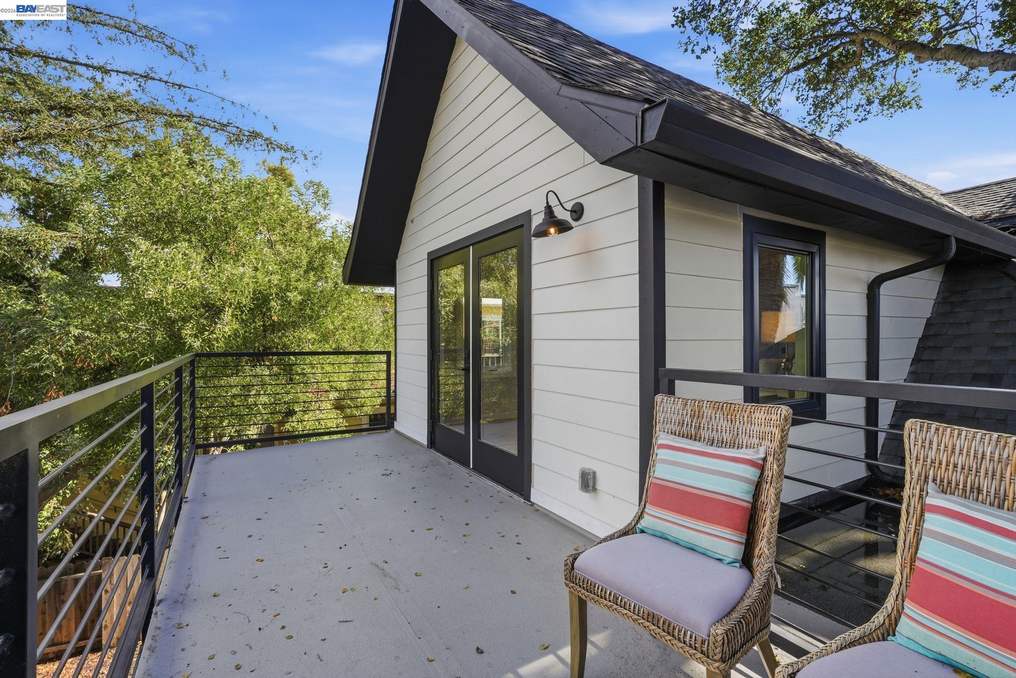 Detail Gallery Image 19 of 52 For 335 Hanover Ave, Oakland,  CA 94606 - 7 Beds | 6 Baths