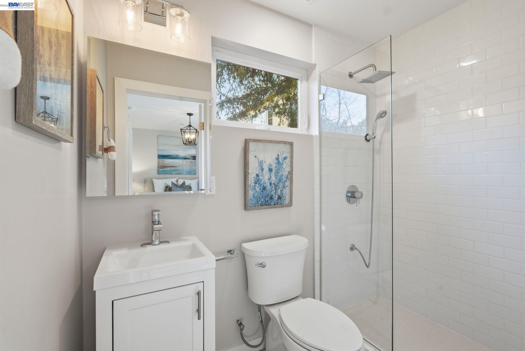 Detail Gallery Image 20 of 52 For 335 Hanover Ave, Oakland,  CA 94606 - 7 Beds | 6 Baths