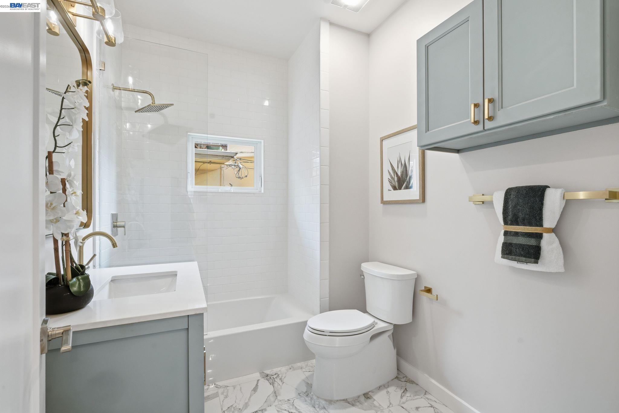 Detail Gallery Image 22 of 52 For 335 Hanover Ave, Oakland,  CA 94606 - 7 Beds | 6 Baths