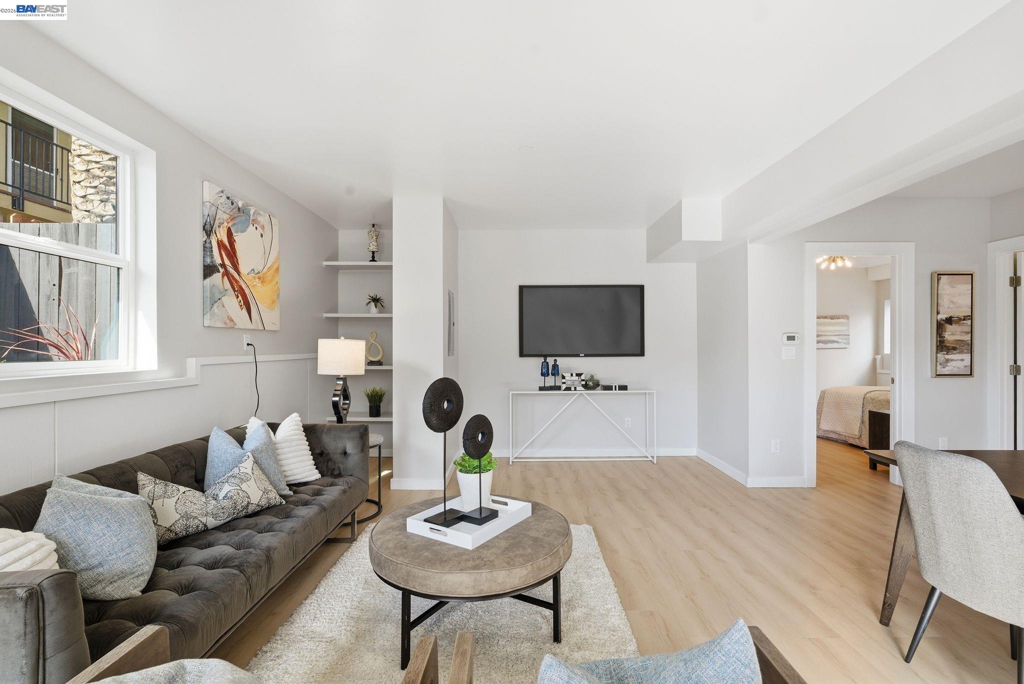 Detail Gallery Image 26 of 52 For 335 Hanover Ave, Oakland,  CA 94606 - 7 Beds | 6 Baths