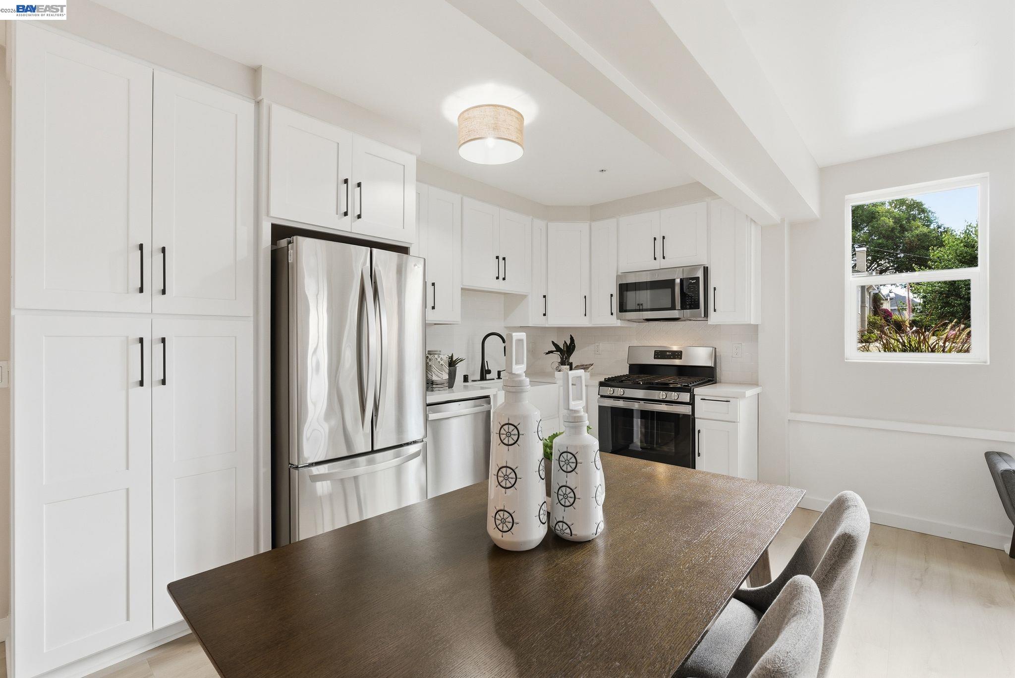 Detail Gallery Image 29 of 52 For 335 Hanover Ave, Oakland,  CA 94606 - 7 Beds | 6 Baths