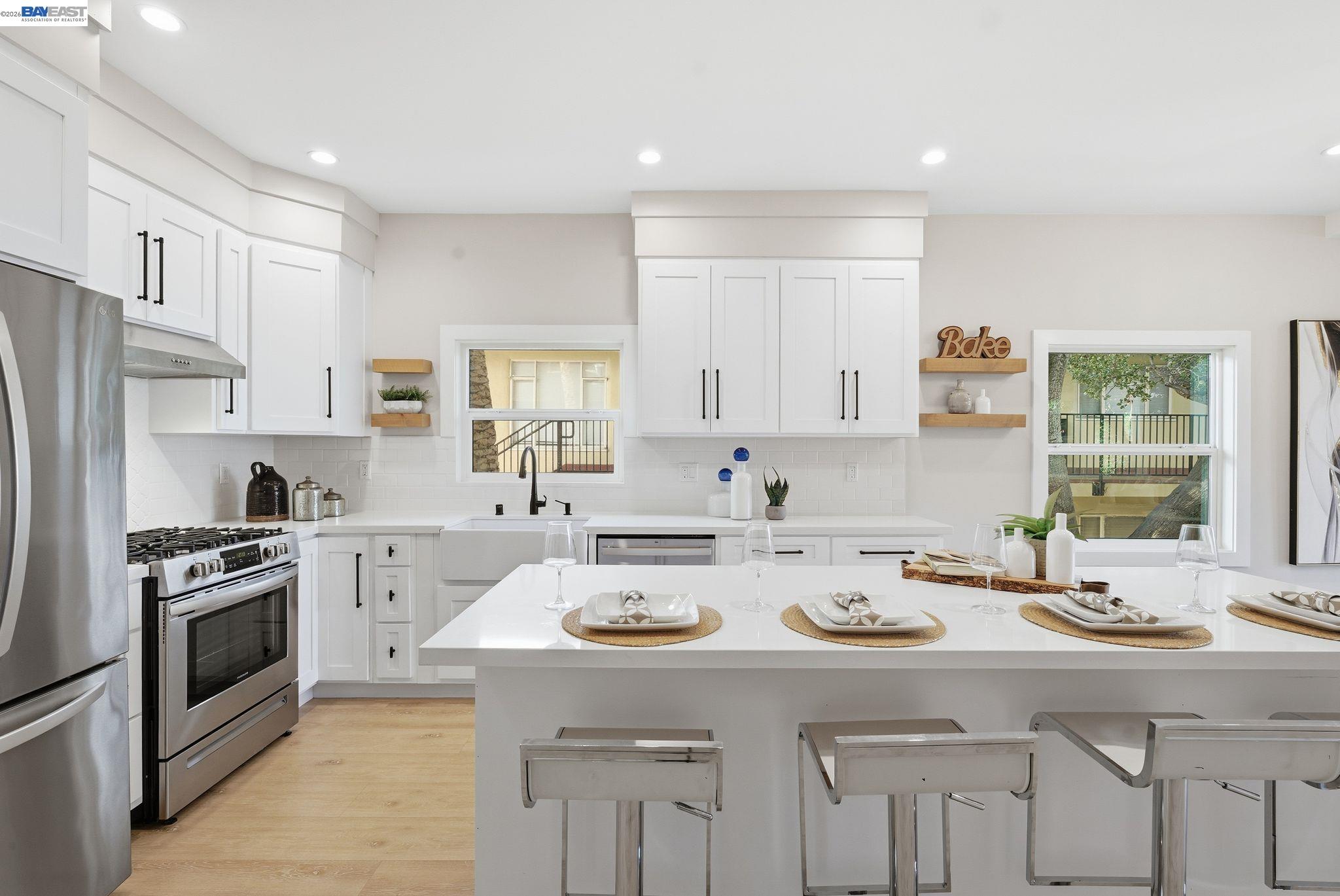 Detail Gallery Image 4 of 52 For 335 Hanover Ave, Oakland,  CA 94606 - 7 Beds | 6 Baths