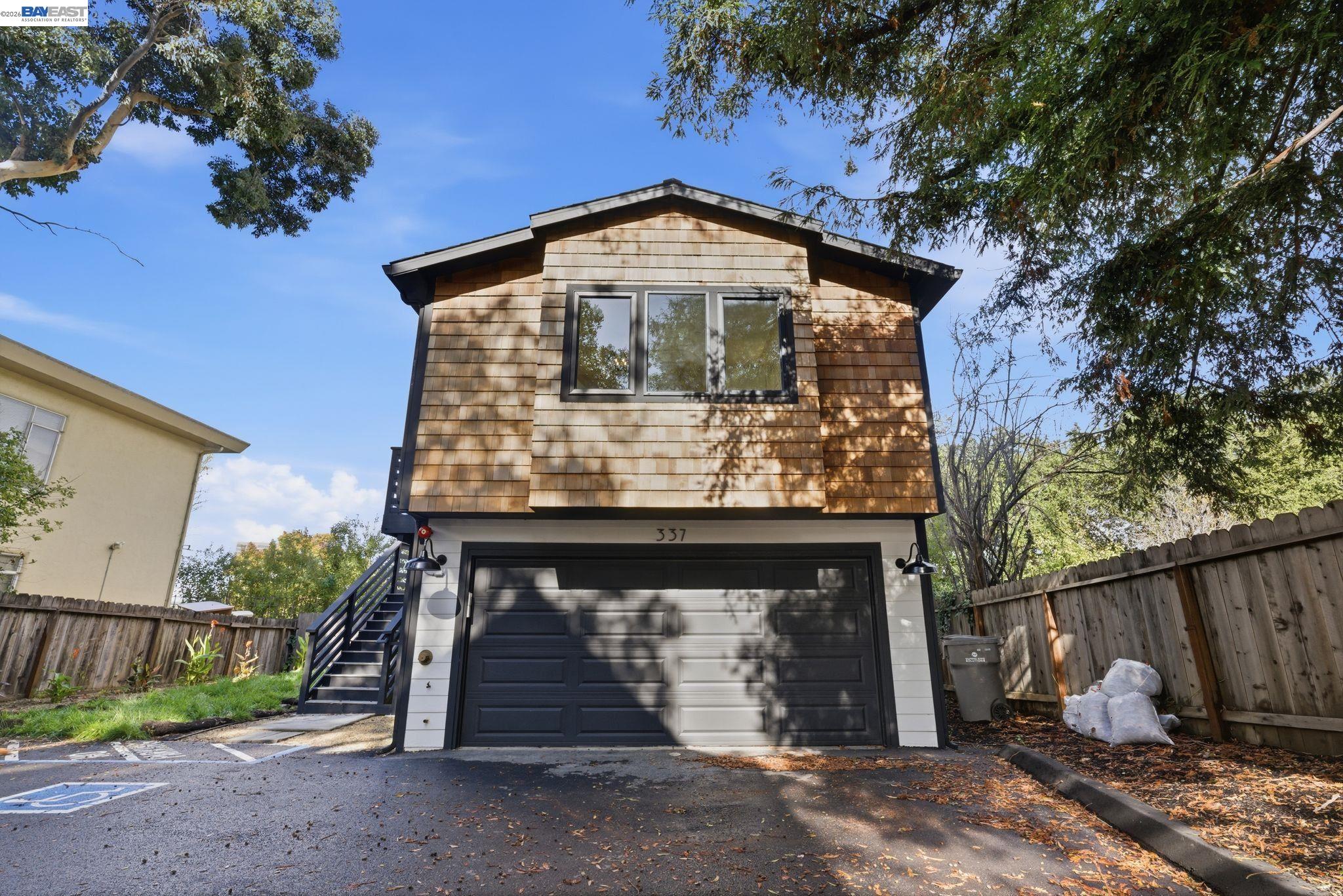 Detail Gallery Image 35 of 52 For 335 Hanover Ave, Oakland,  CA 94606 - 7 Beds | 6 Baths