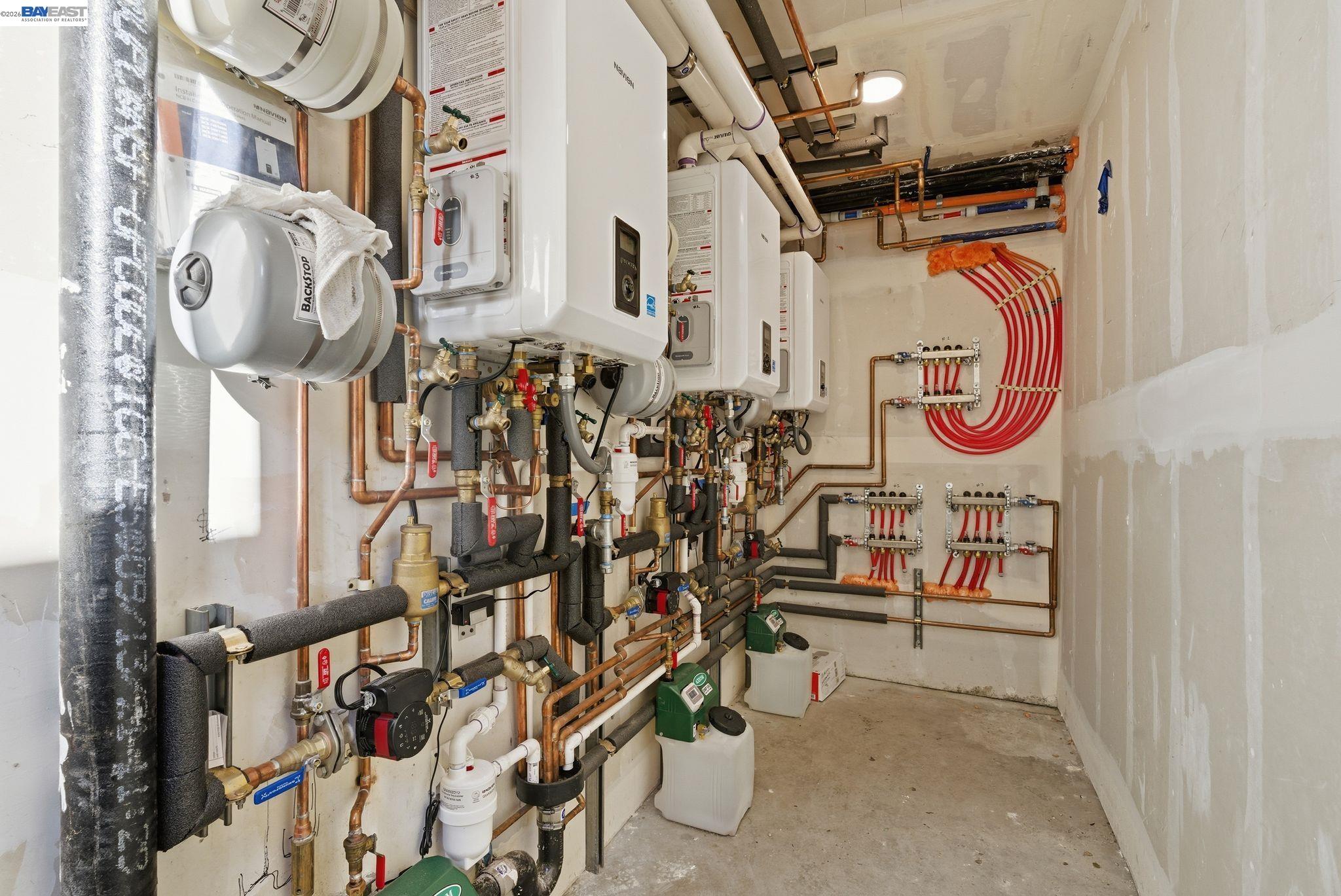 Detail Gallery Image 42 of 52 For 335 Hanover Ave, Oakland,  CA 94606 - 7 Beds | 6 Baths