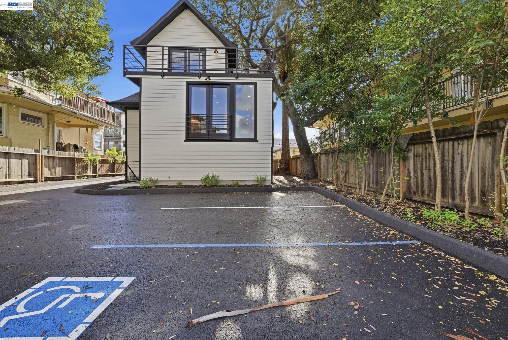 Detail Gallery Image 48 of 52 For 335 Hanover Ave, Oakland,  CA 94606 - 7 Beds | 6 Baths