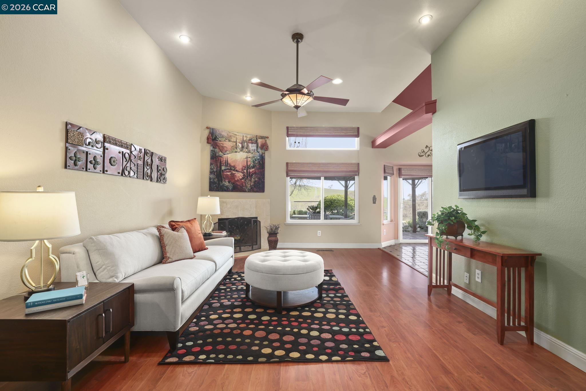 Detail Gallery Image 12 of 23 For 1109 Discovery Way, Concord,  CA 94521 - 3 Beds | 2 Baths