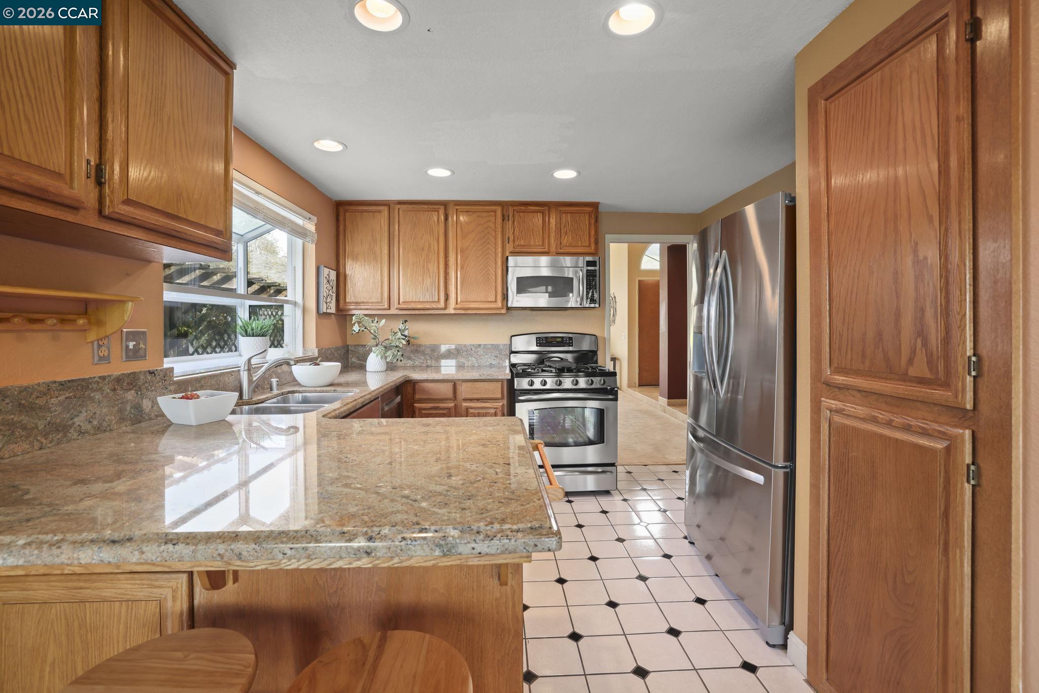 Detail Gallery Image 6 of 23 For 1109 Discovery Way, Concord,  CA 94521 - 3 Beds | 2 Baths