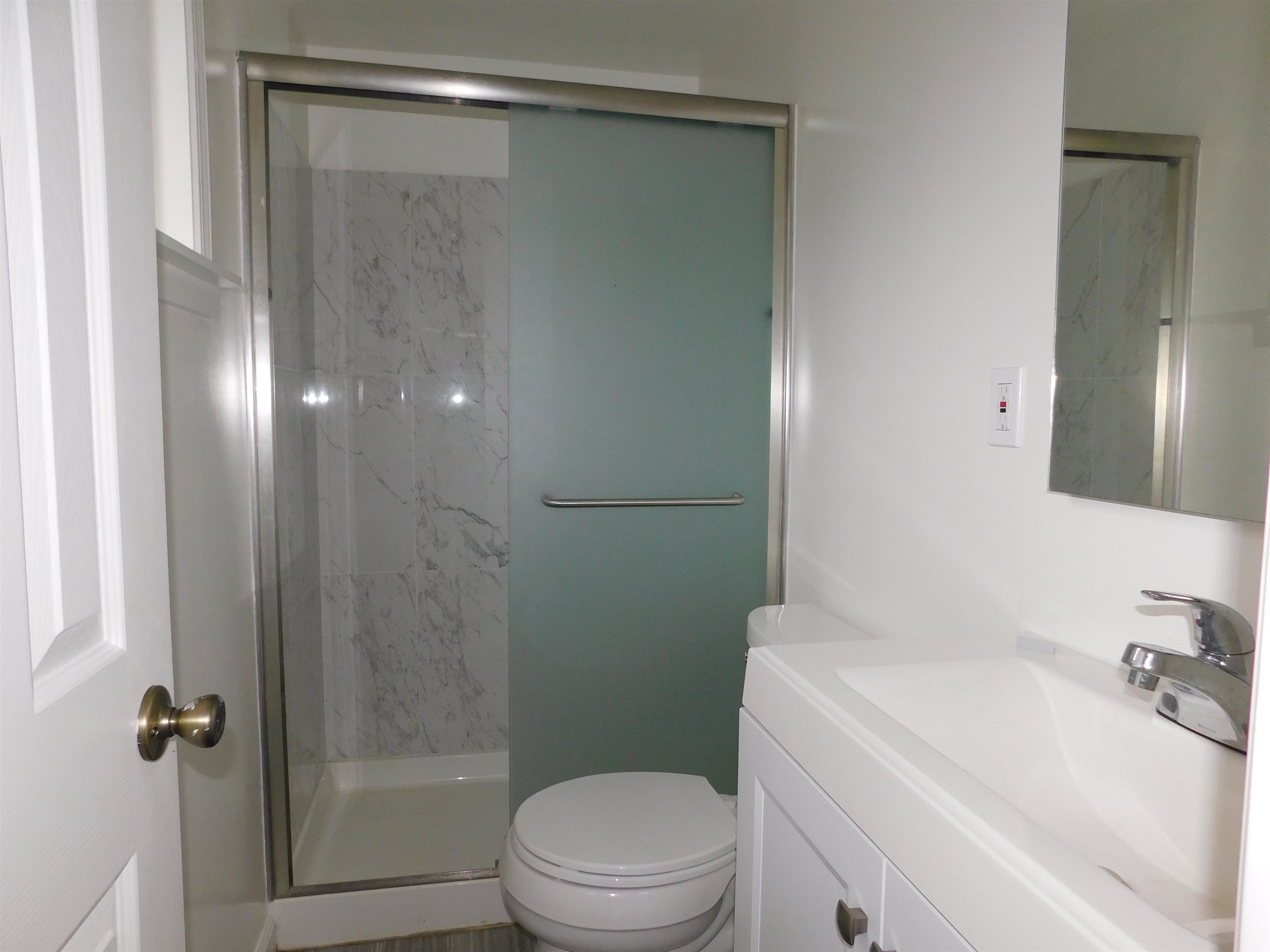 Detail Gallery Image 11 of 18 For 2912 Macarthur Blvd, Oakland,  CA 94602 - 3 Beds | 2 Baths