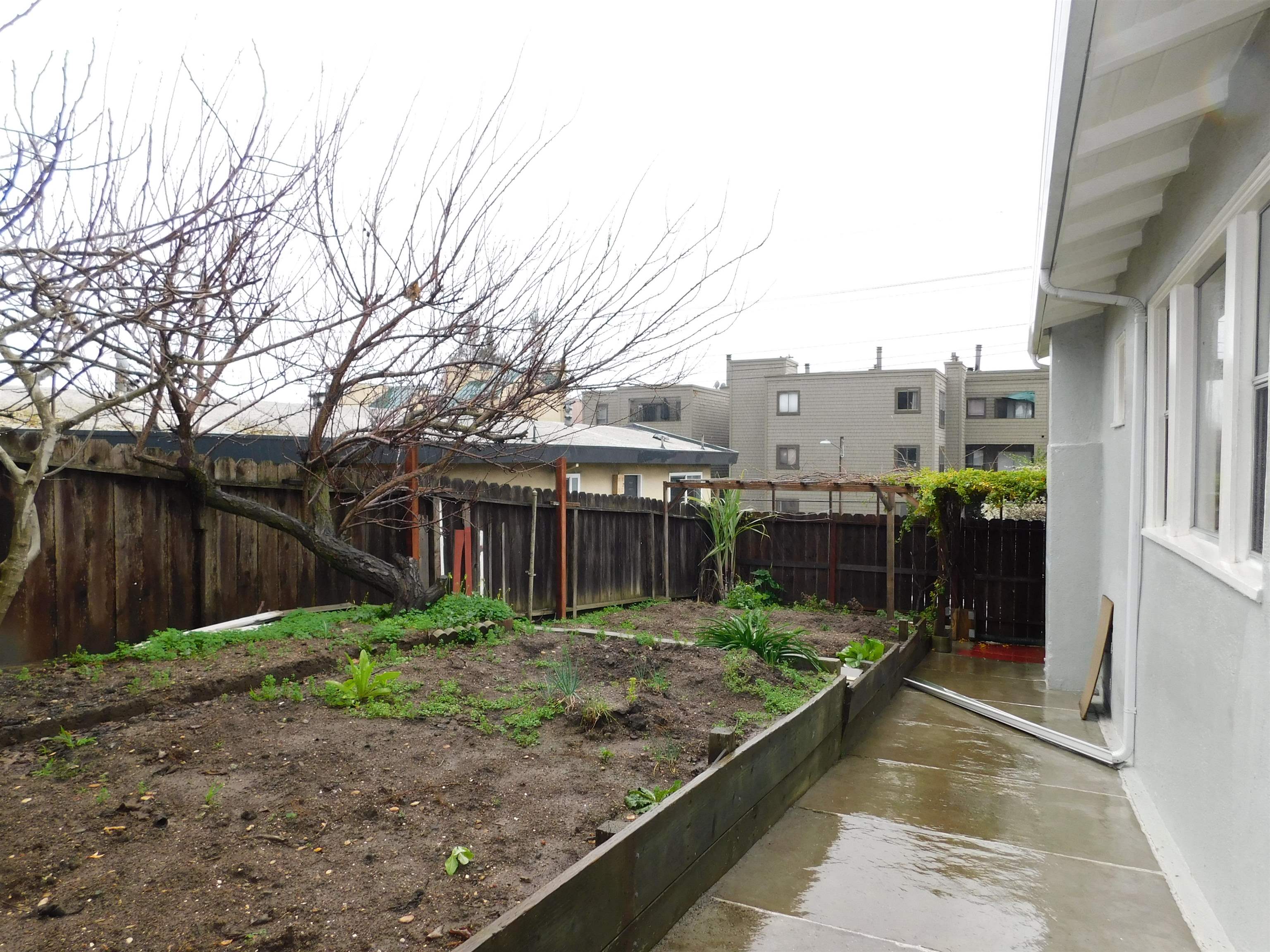 Detail Gallery Image 15 of 18 For 2912 Macarthur Blvd, Oakland,  CA 94602 - 3 Beds | 2 Baths