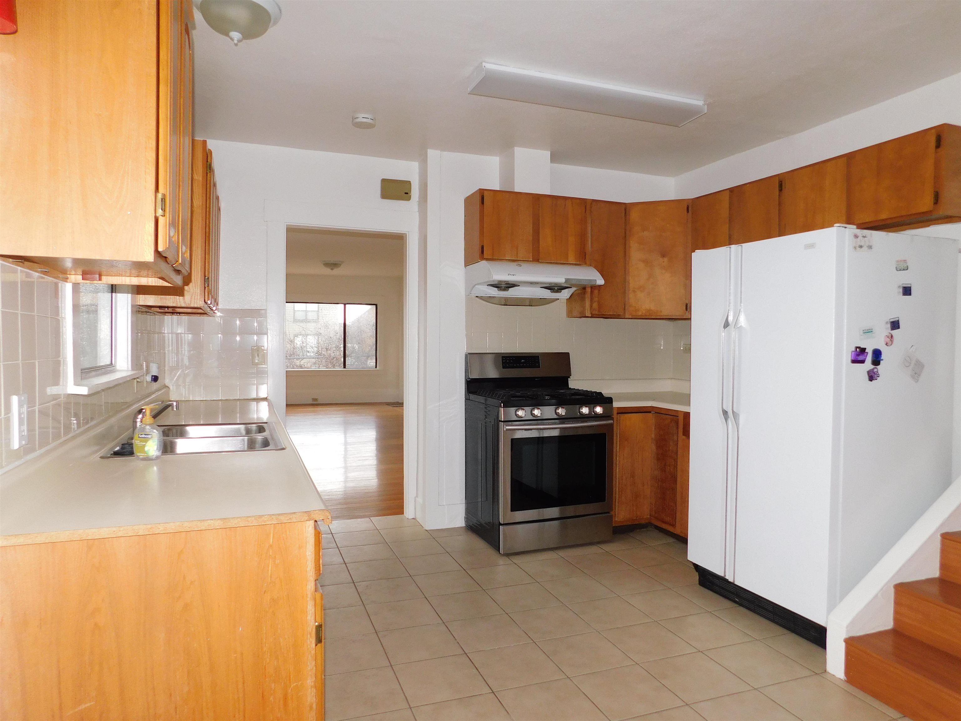 Detail Gallery Image 4 of 18 For 2912 Macarthur Blvd, Oakland,  CA 94602 - 3 Beds | 2 Baths