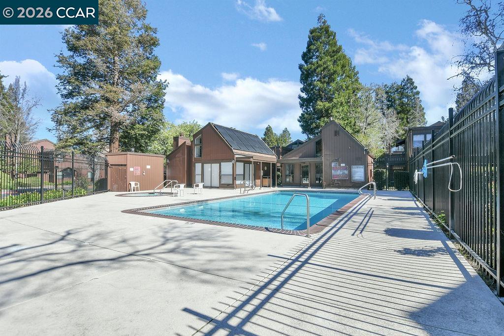 Detail Gallery Image 28 of 34 For 896 Camelback Place, Pleasant Hill,  CA 94523-1223 - 2 Beds | 2 Baths