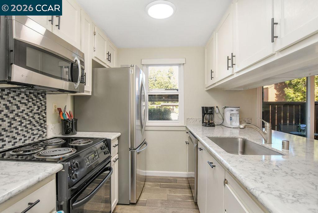 Detail Gallery Image 7 of 34 For 896 Camelback Place, Pleasant Hill,  CA 94523-1223 - 2 Beds | 2 Baths