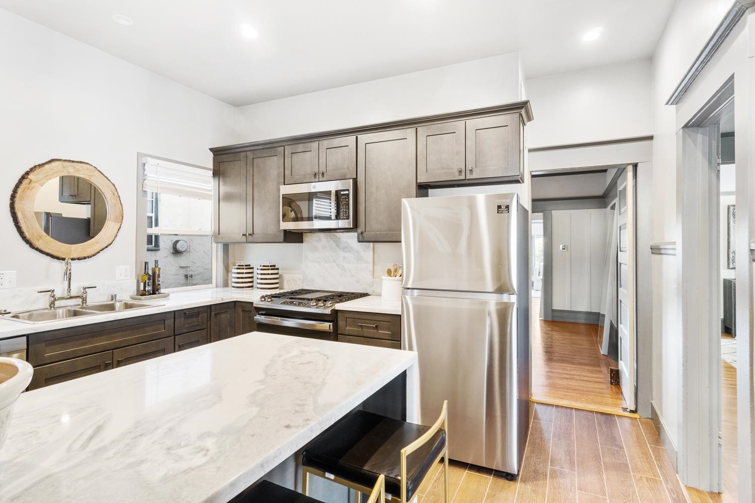 Detail Gallery Image 16 of 27 For 548 37th St, Oakland,  CA 94609 - – Beds | – Baths