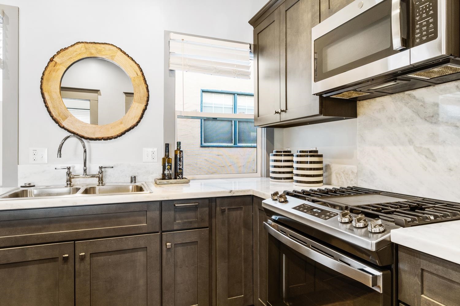 Detail Gallery Image 17 of 27 For 548 37th St, Oakland,  CA 94609 - – Beds | – Baths