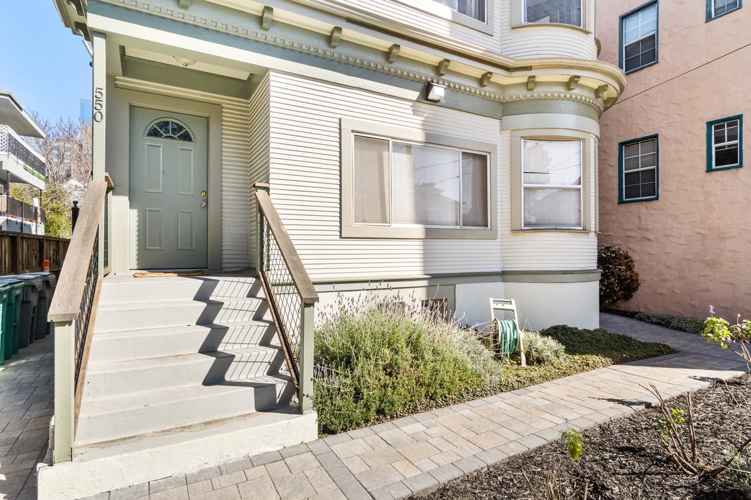 Detail Gallery Image 4 of 27 For 548 37th St, Oakland,  CA 94609 - – Beds | – Baths