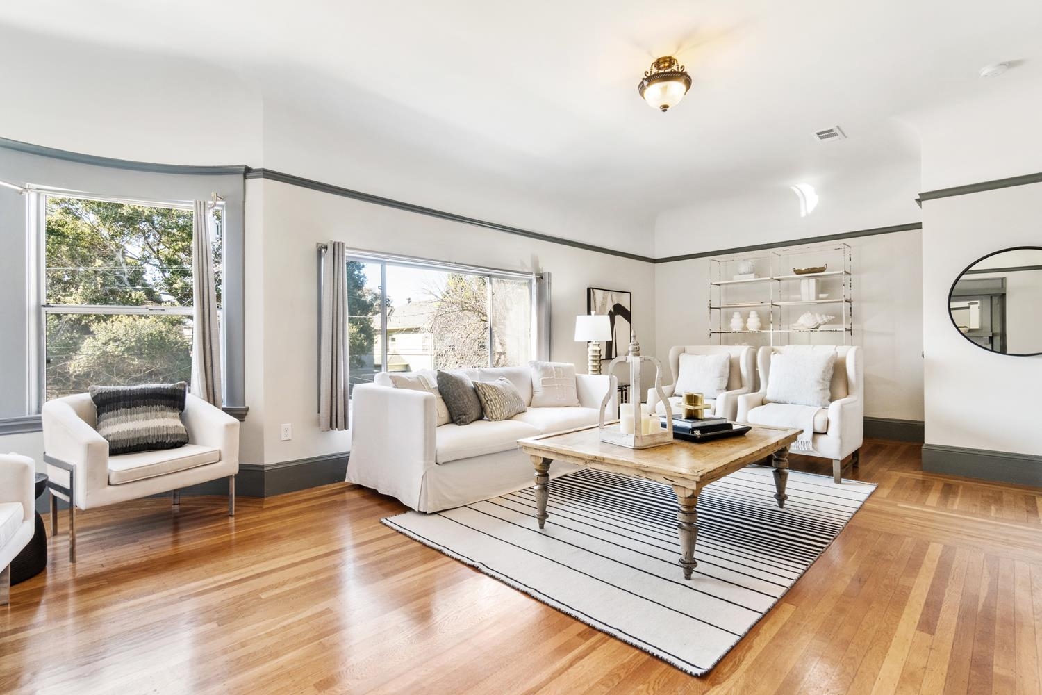 Detail Gallery Image 6 of 27 For 548 37th St, Oakland,  CA 94609 - – Beds | – Baths