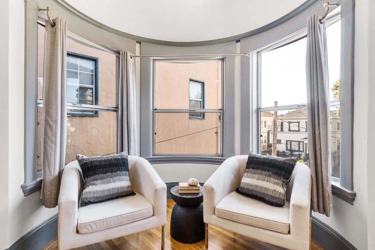 Detail Gallery Image 9 of 27 For 548 37th St, Oakland,  CA 94609 - – Beds | – Baths