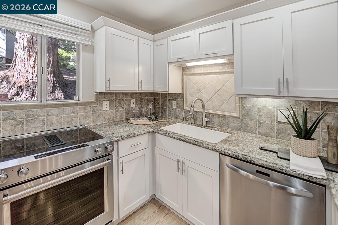 Detail Gallery Image 3 of 60 For 3437 Tice Creek Dr #1,  Walnut Creek,  CA 94595 - 3 Beds | 2 Baths