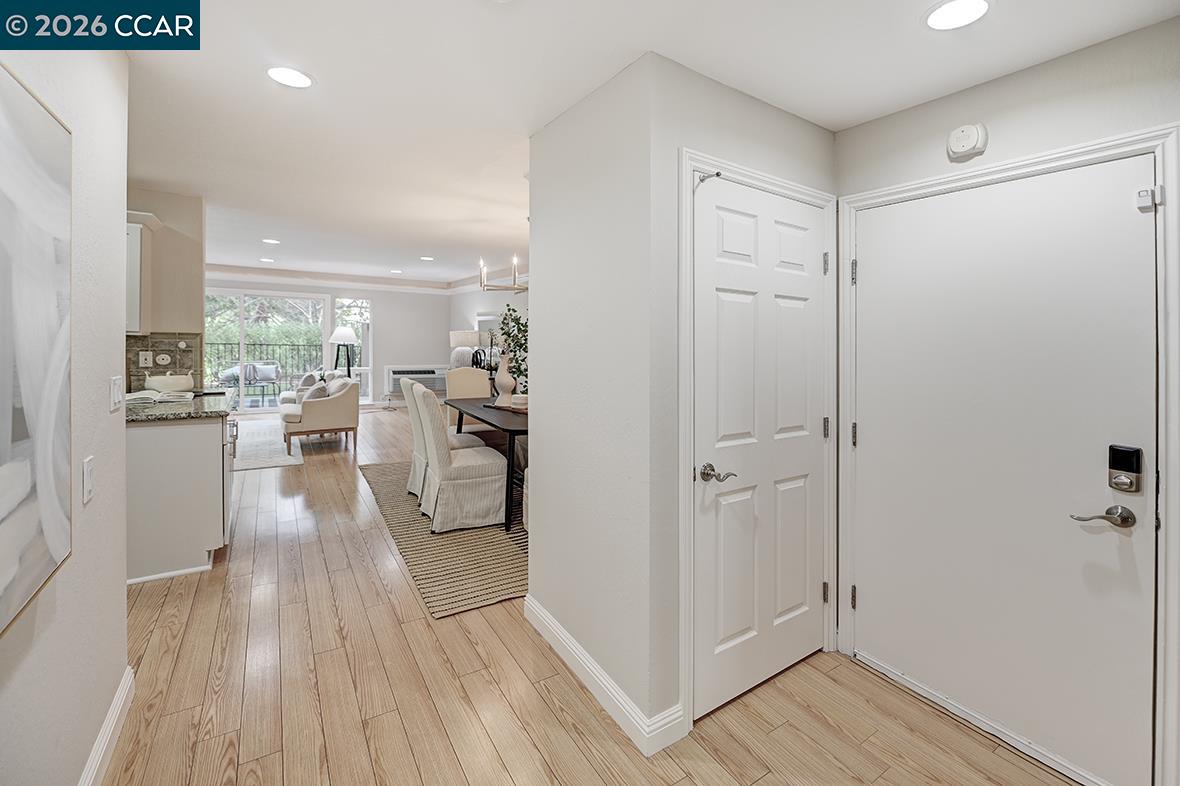 Detail Gallery Image 23 of 60 For 3437 Tice Creek Dr #1,  Walnut Creek,  CA 94595 - 3 Beds | 2 Baths