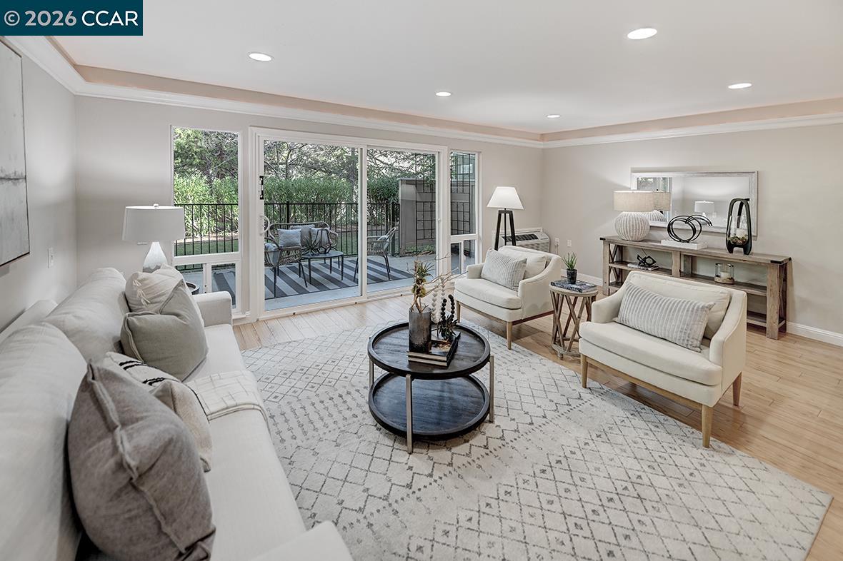 Detail Gallery Image 6 of 60 For 3437 Tice Creek Dr #1,  Walnut Creek,  CA 94595 - 3 Beds | 2 Baths